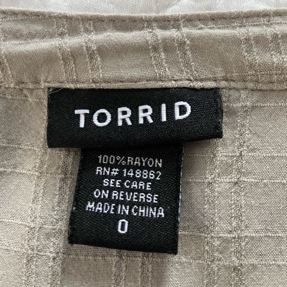 Torrid Lace Up Blouse Gray 3/4 Sleeves With Roll Tabs Lightweight Plus Size 0 - Picture 3 of 12